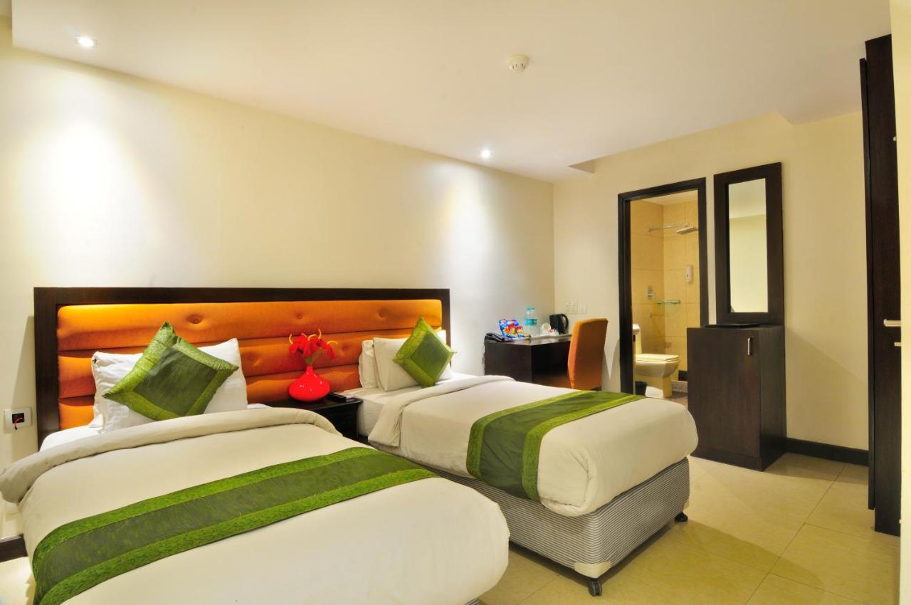 Hotel Aura @airport 3*